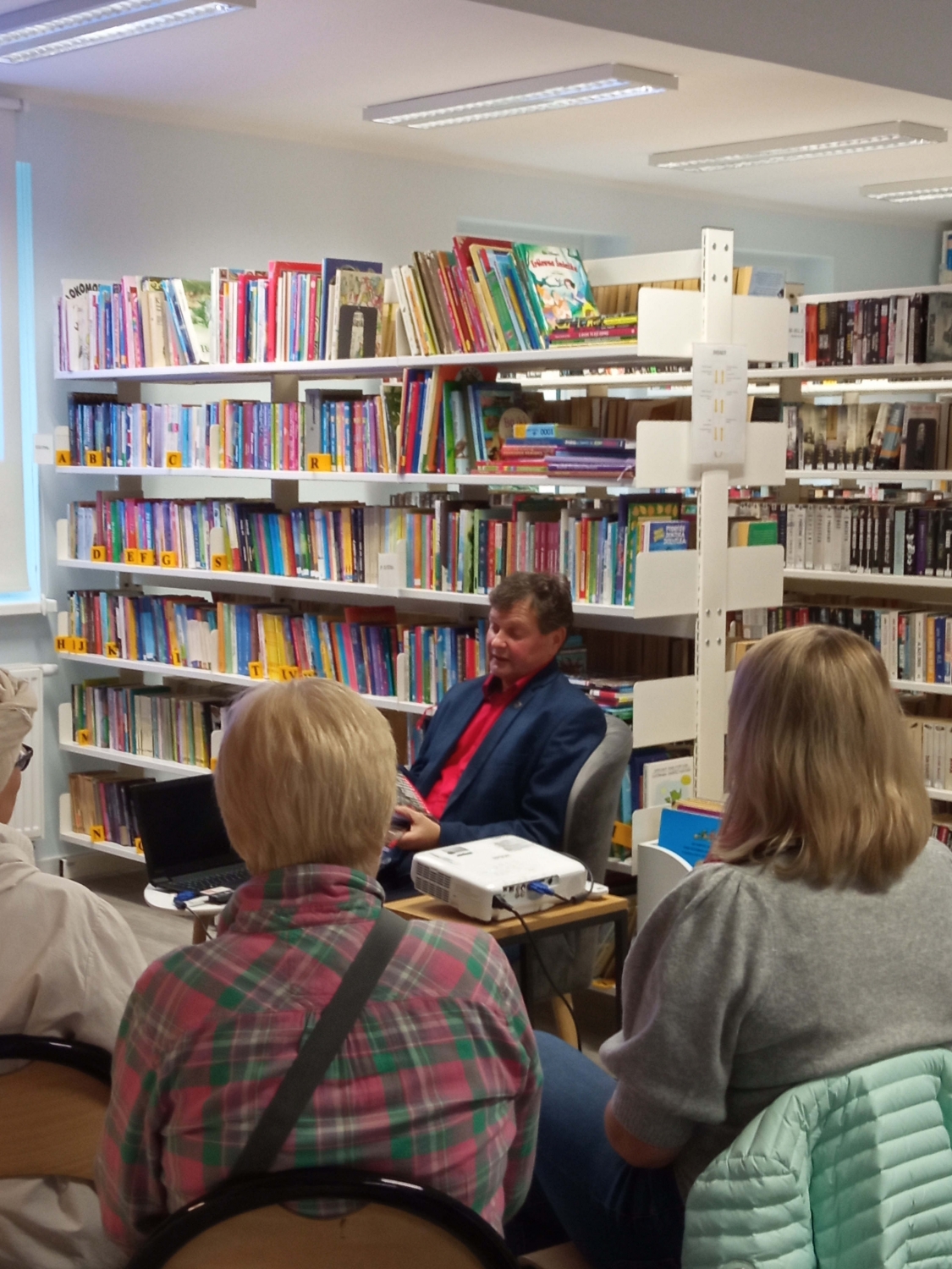  Biblioteka Charzykowy- Spotkanie autorskie z dr Adamem Węsierskim