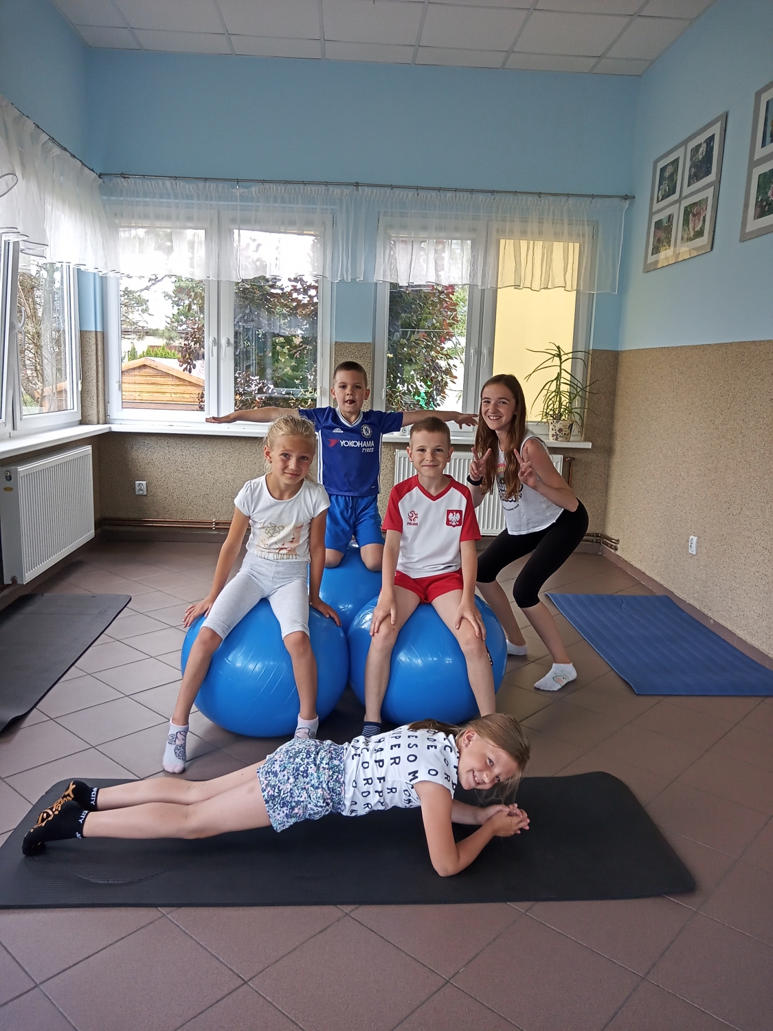 Trening z piłkami gimnastycznymi