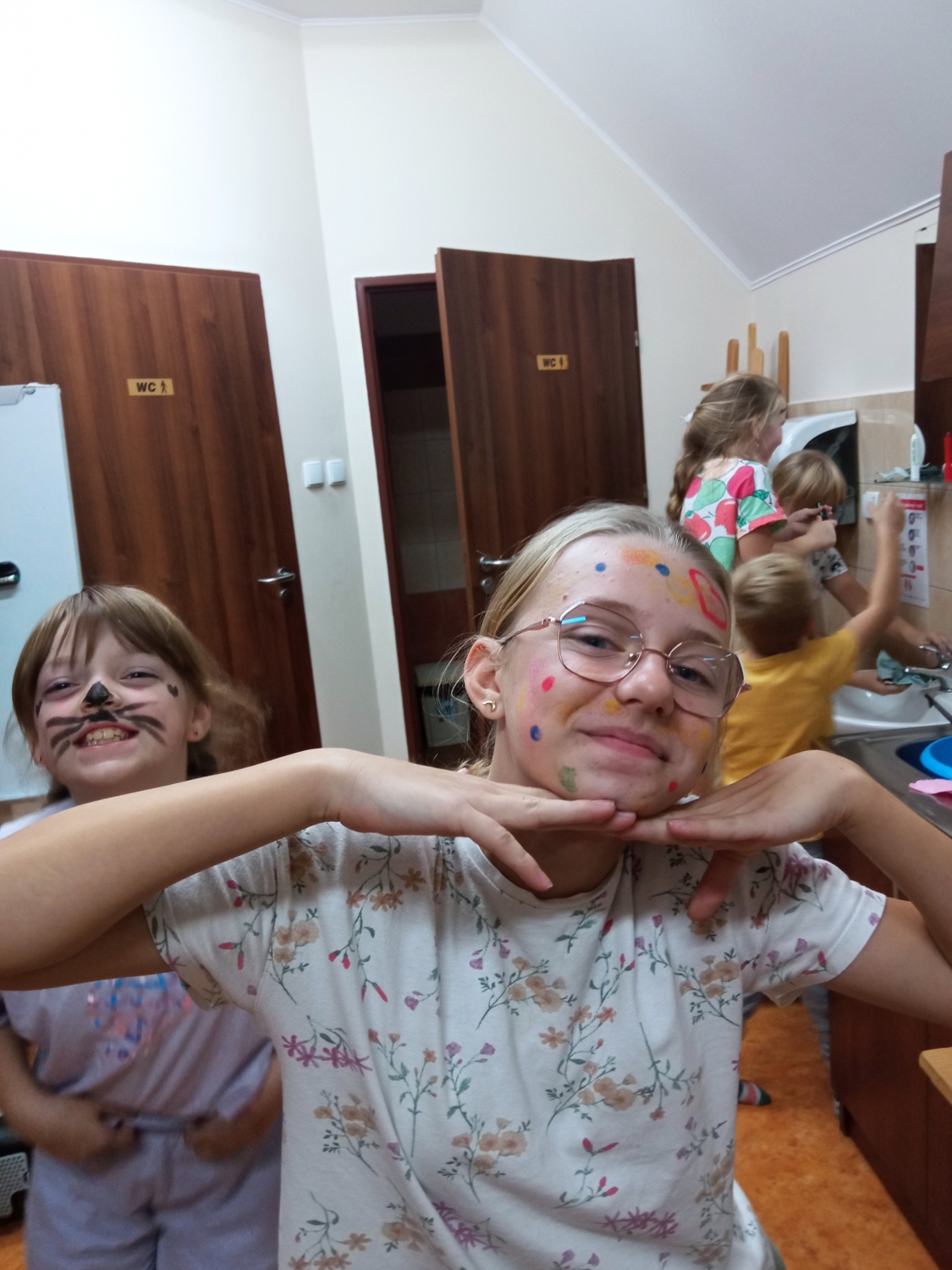 NOC Z PIZZĄ I ZABAWAMI