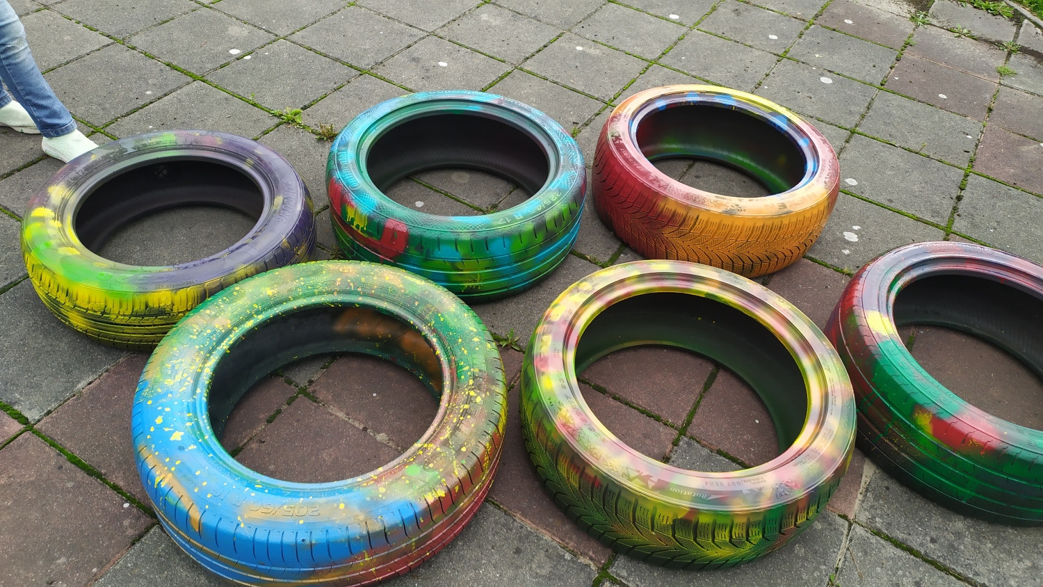 Budujemy ogródek kwiatowy z recyklingu