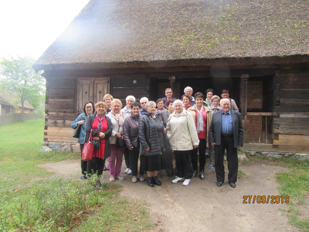 Seniorzy odwiedzili Wdzydze Kiszewskie